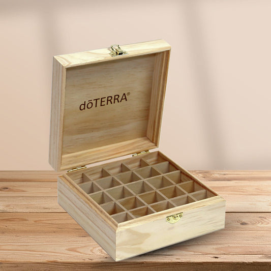 Holzbox mit eingraviertem dōTERRA-Logo