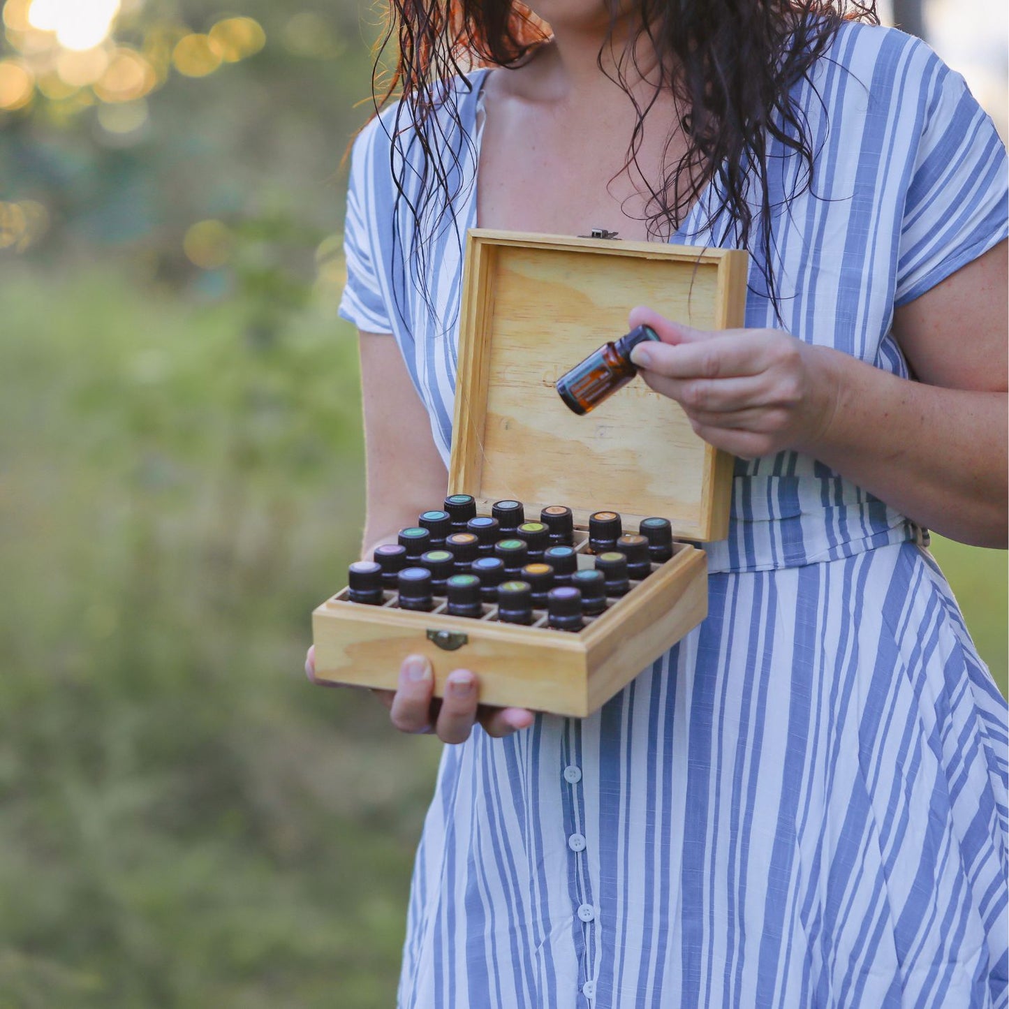 Holzbox mit eingraviertem dōTERRA-Logo